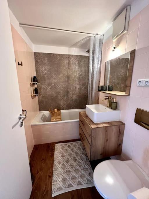 Bali Home Stylische Wohnung Mit Terrasse 舍讷费尔德 外观 照片